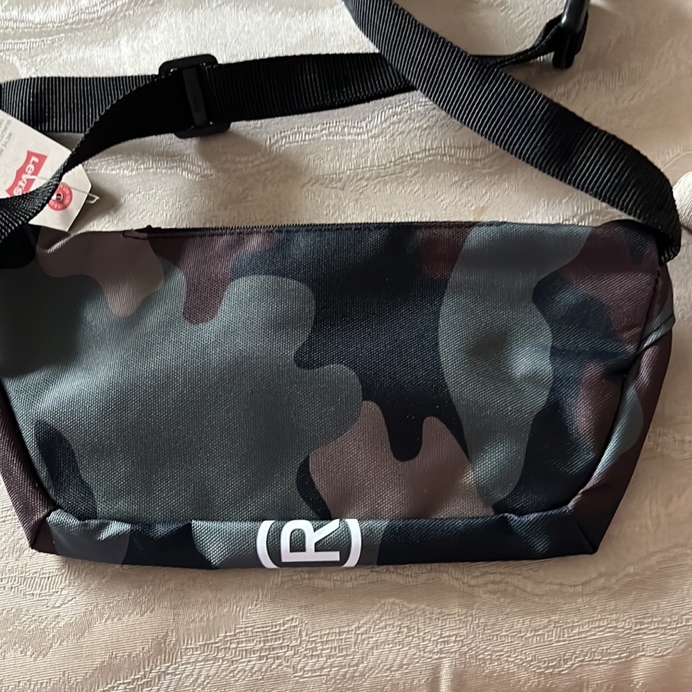LEVI’S Fanny pack - Picture 2 of 3